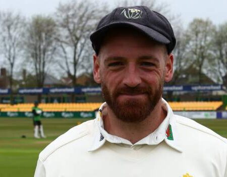 Lloyd Resigns as Derbyshire Captain