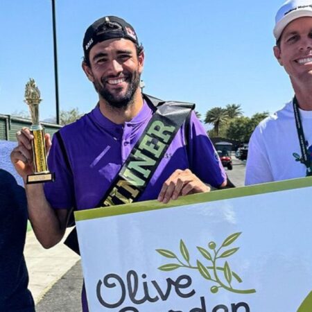Former Wimbledon Finalist Receives £11 Gift Card After Winning “Hottest Tennis Player” Title