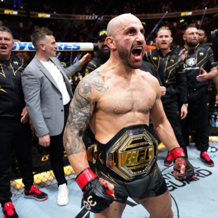 UFC फैन और गर्लफ्रेंड ने लाइव टीवी पर किया घिनौना काम, Alexander Volkanovski हुए दंग