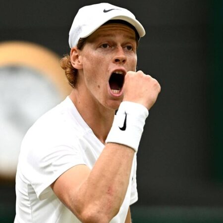 इटैलियन ओपन: जानिक सिनर ने प्रतिद्वंद्वी जेस्पर डी जोंग के गिरने पर मदद कर दिल जीता