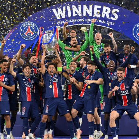 शौकिया फ़ुटबॉल खिलाड़ी नियमित नौकरियों के साथ फीफा क्लब विश्व कप में एलीट प्रतिभा का सामना करने की तैयारी कर रहे हैं