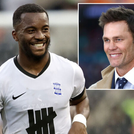 ईएफएल 2025-26: रेक्सहैम का साउथैम्प्टन में आगाज़, टॉम ब्रैडी का बर्मिंघम इप्सविच टाउन से भिड़ेगा