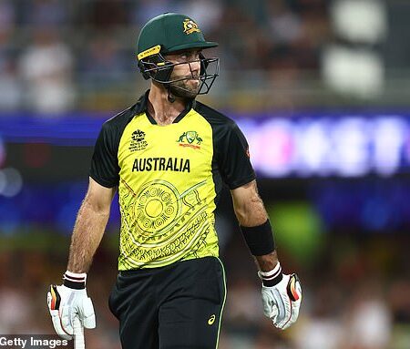 मैक्सवेल कलाई में फ्रैक्चर के कारण न्यूजीलैंड दौरे से बाहर, फिलिप को बुलाया गया